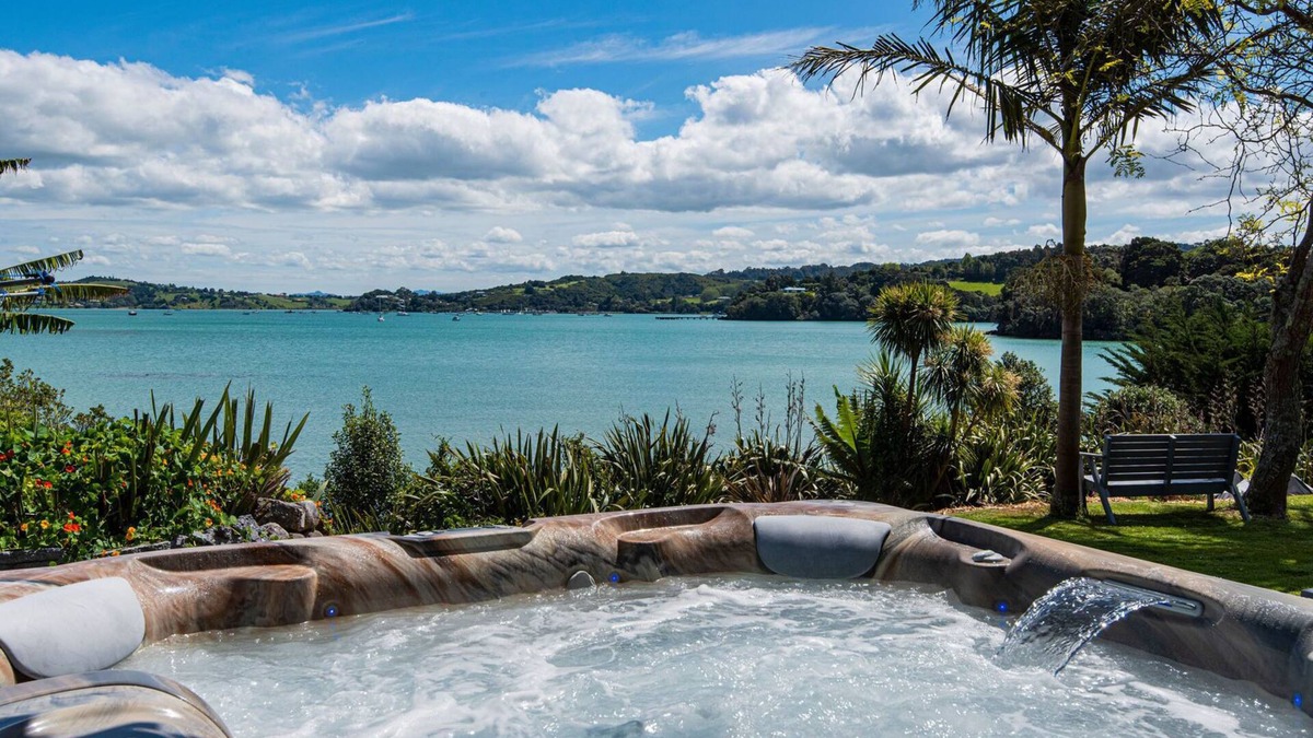 Parua Bay House | Beautiful Parua Bay waterfront bach