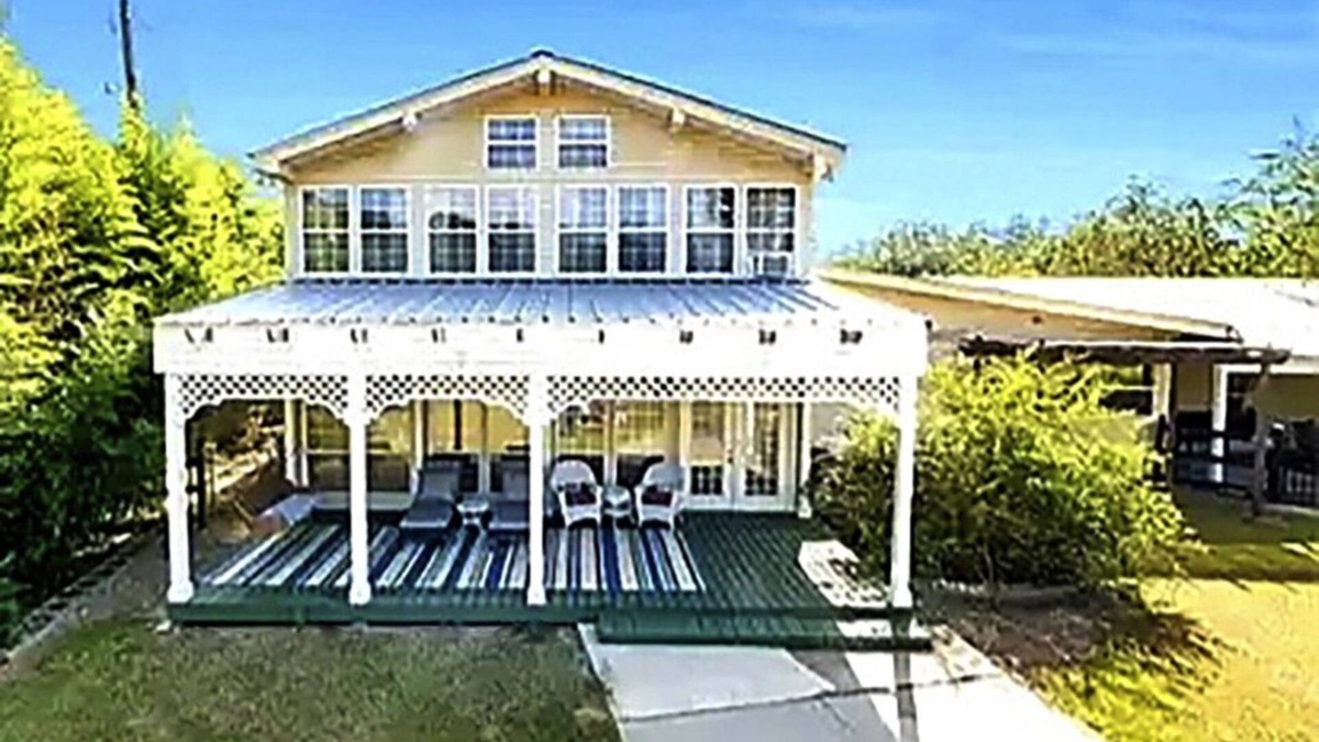 Covington House | Beautiful, peaceful country guest house with pond