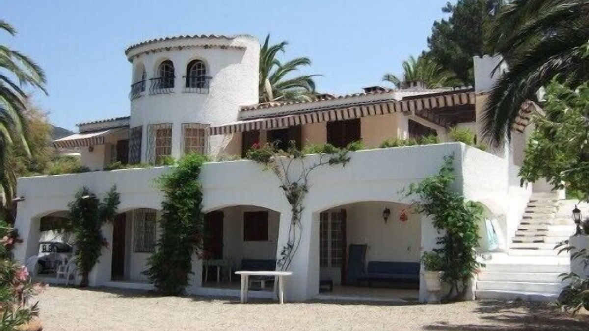 Portigliolo House | Beautiful peaceful villa, luxury, waterfront, great bay views Ajaccio, tennis