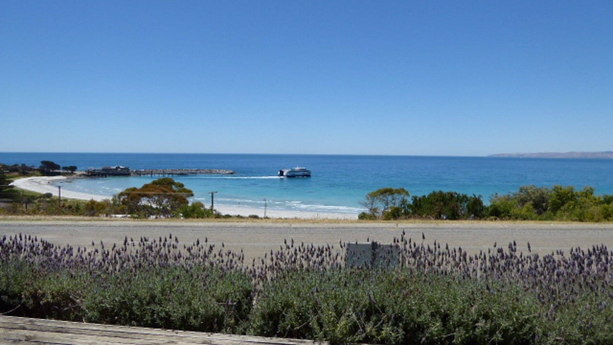 Penneshaw Villa | Beautiful, Peaceful Hog Bay Villa