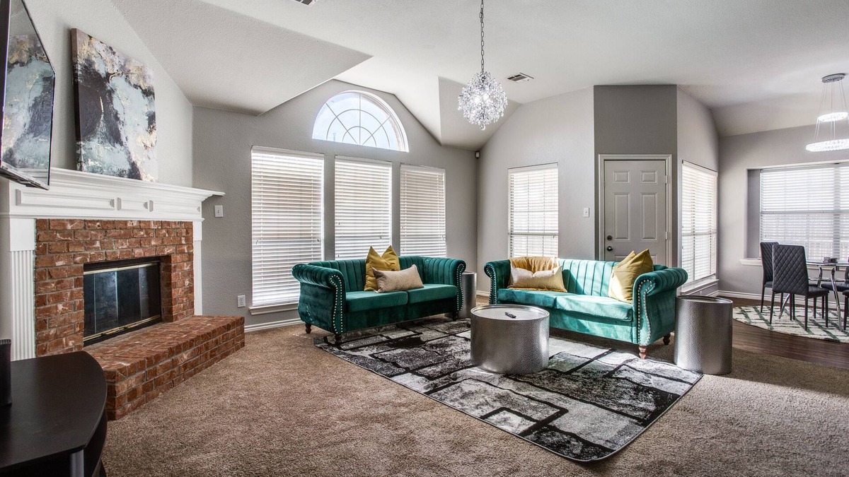 DeSoto House | Beautiful peaceful home in modern neighborhood with parks