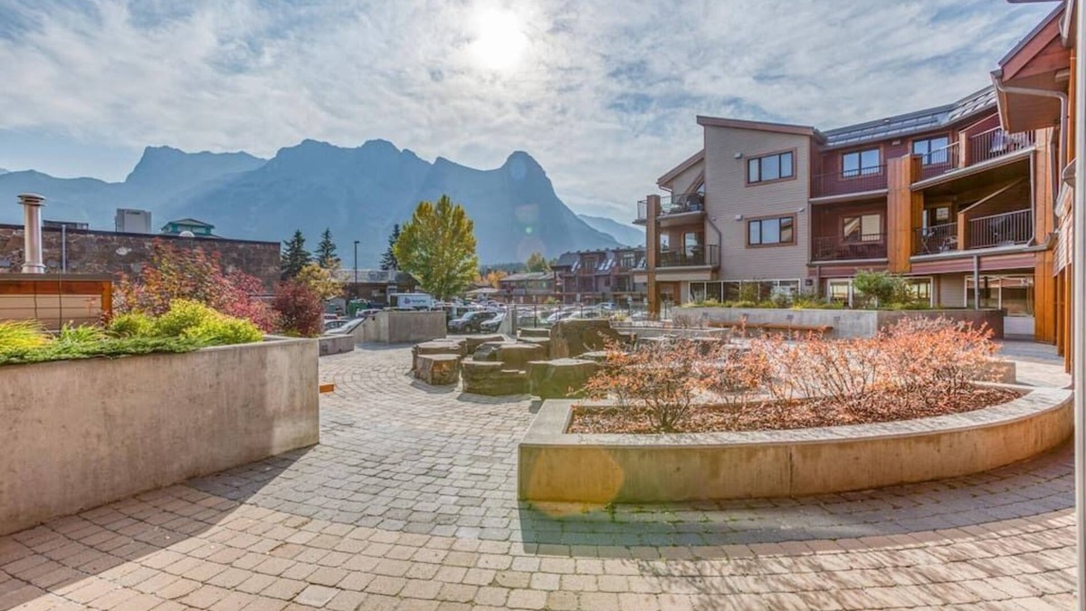 Town Centre Condo | Beautiful Peak Vista - 2BR w Stunning Mt Views