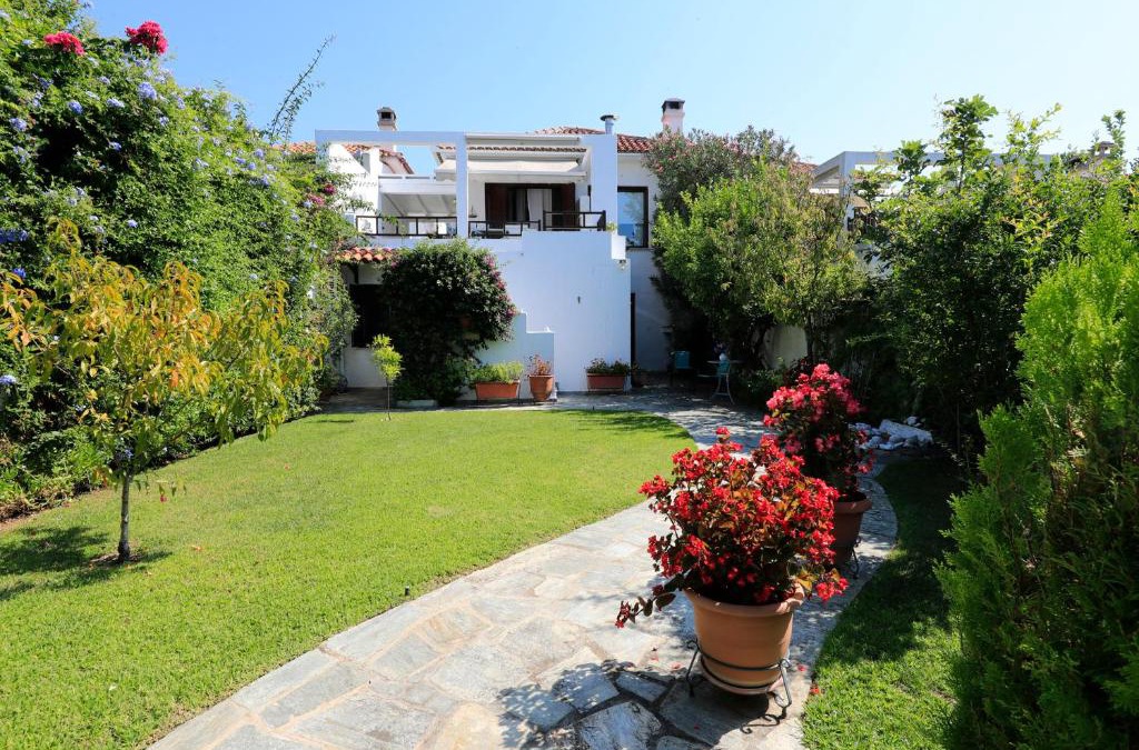 Kato Gatzea House | Beautiful Pelion Sea House