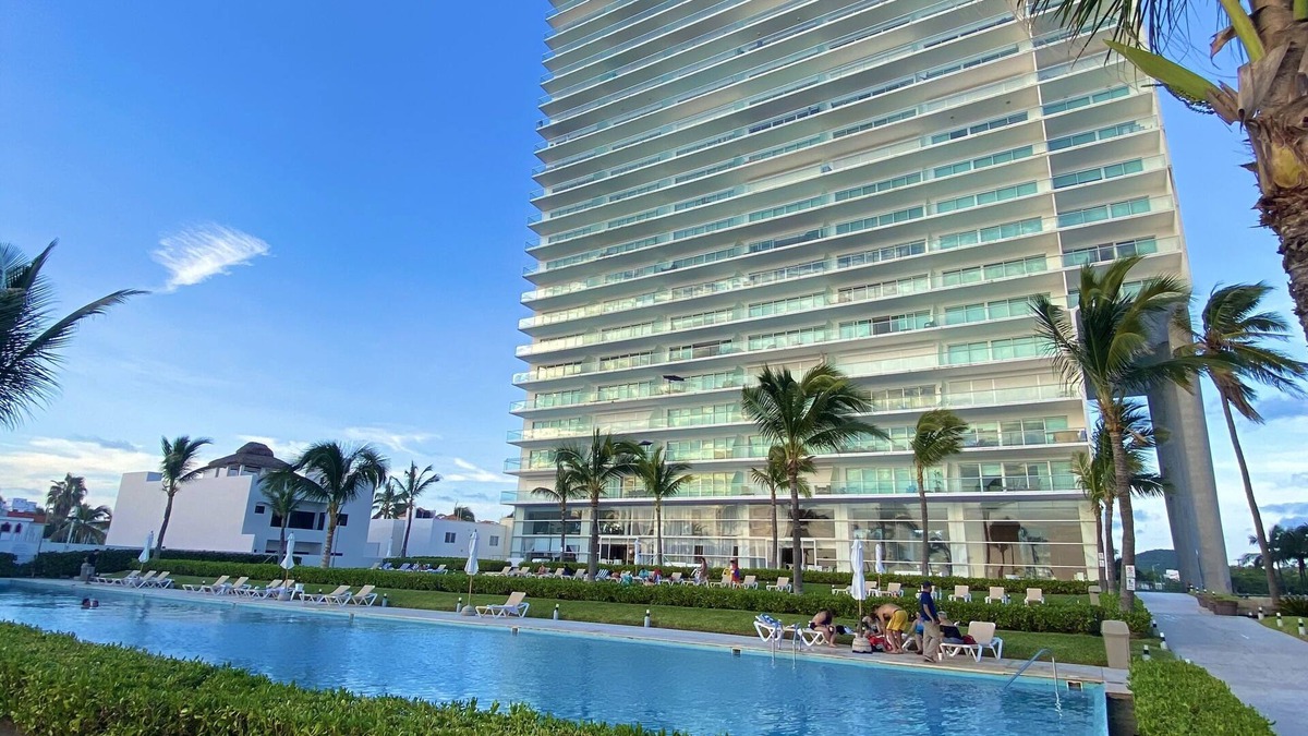 Cerritos Apartment | Beautiful Peninsula 3 Bedrooms Beachfront