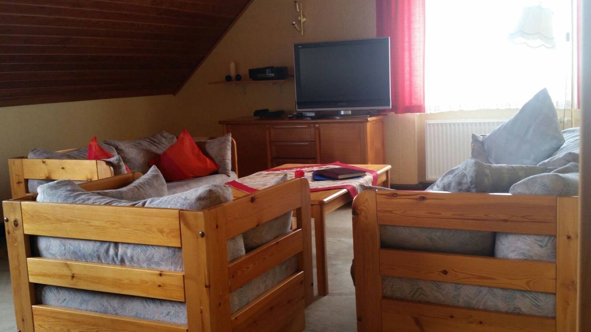 Birresborn Apartment | Beautiful penthouse apartment overlooking the valley - Ferienhaus Raabe