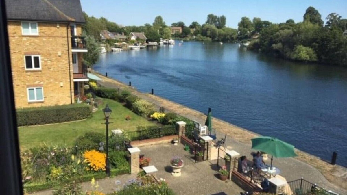 Elmbridge Apartment | Beautiful Penthouse Apartment