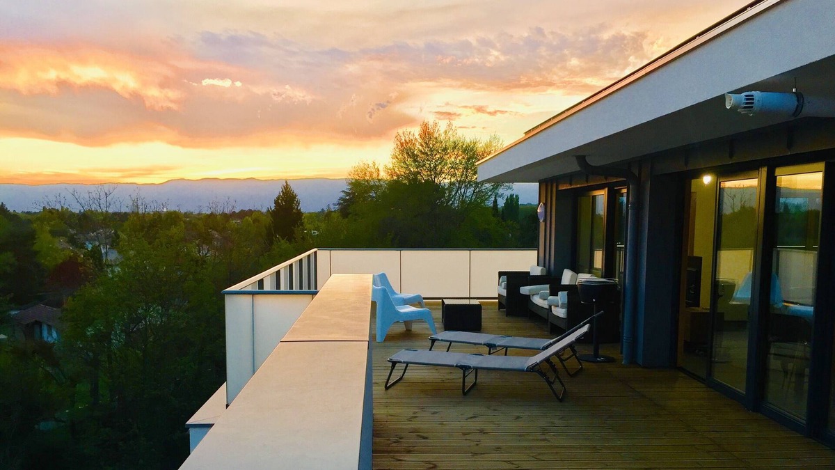 Ambilly Apartment | Beautiful Penthouse with Panoramic View