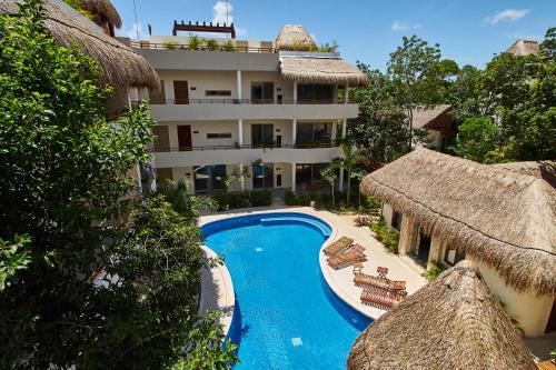 Zama Apartment | Beautiful Penthouse with Private Rooftop and Hot Tub