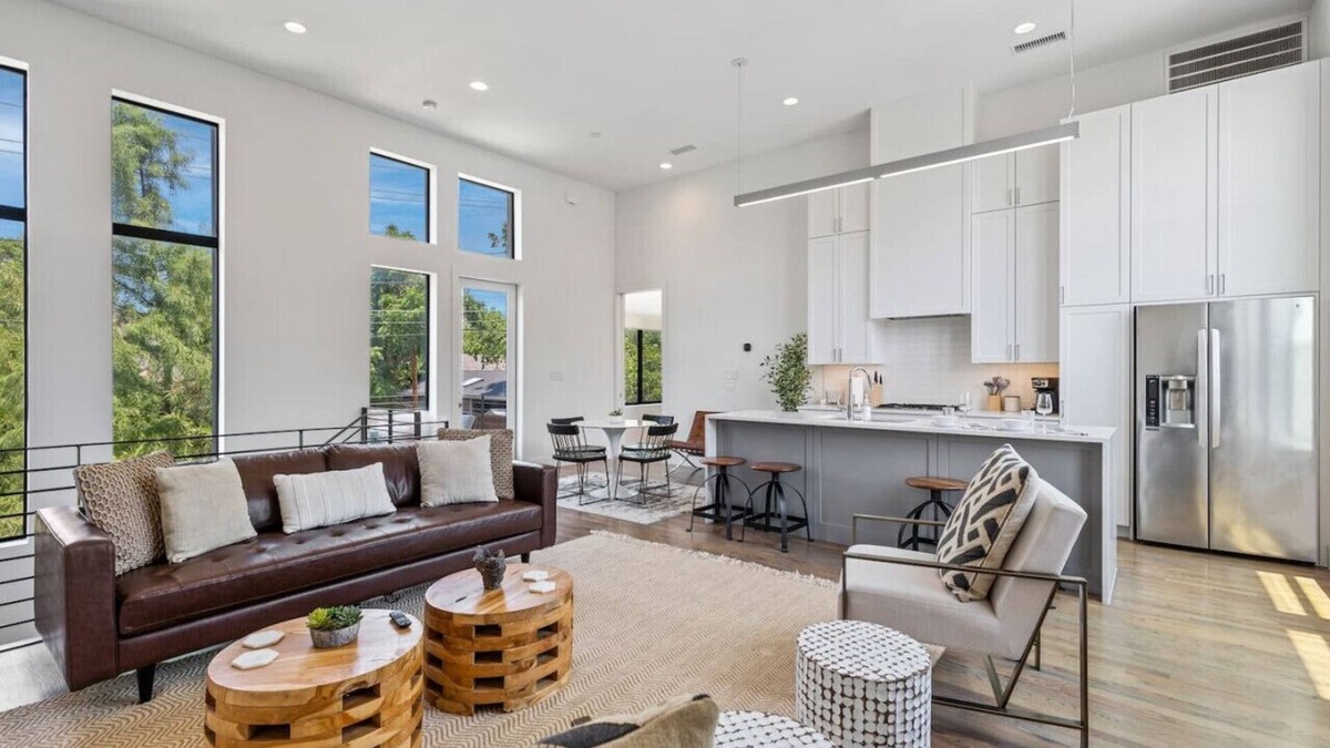 Knox - Henderson House | Beautiful Perfectly Located Deluxe 2 Bed Townhome