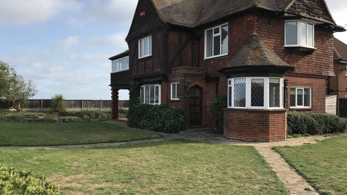 Westbrook House | Beautiful period detached house directly overlooking golden sandy beach