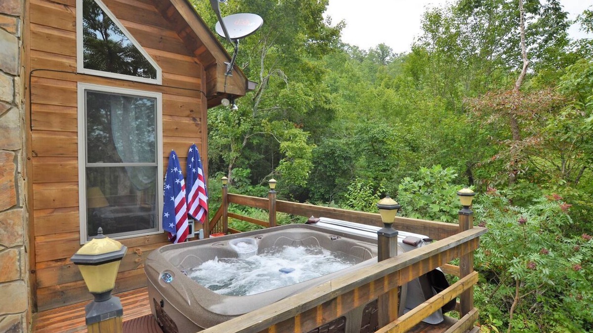 Stecoah Cabin | Beautiful, pet friendly secluded cabin with fire place and hot tub.