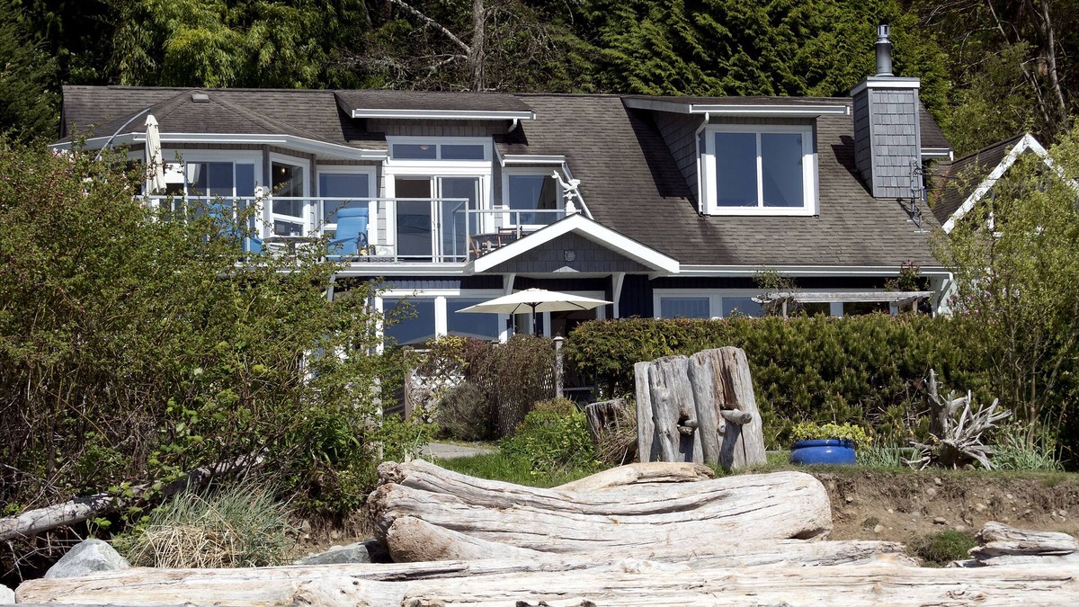 Gibsons House | Beautiful pet friendly Beach House: Inquire for monthly rental rate