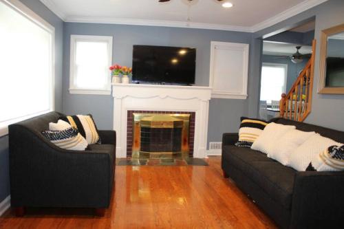 Teaneck House | Beautiful place minutes away to New York City .