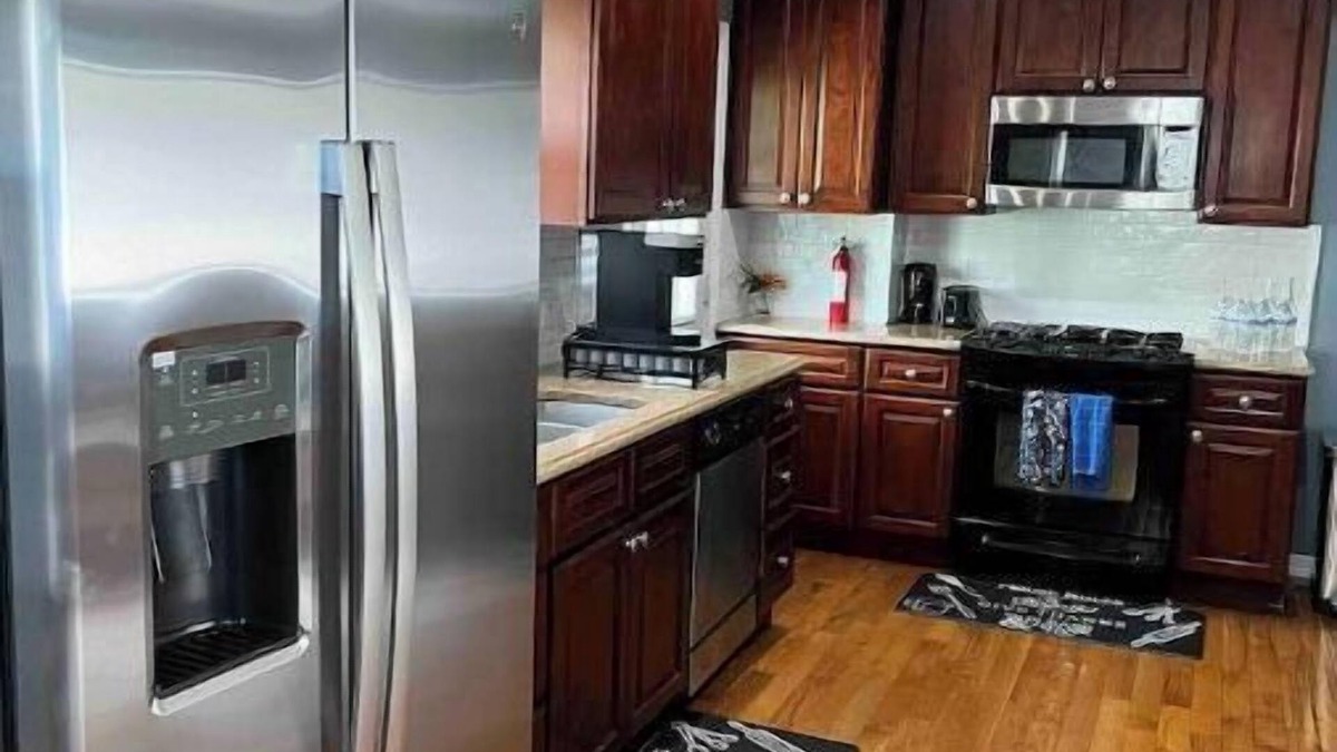 Teaneck House | Beautiful place minutes away to New York City .