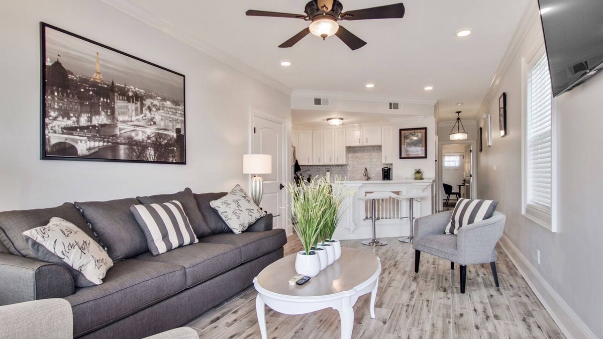 Bywater House | Beautiful Poland Maison for Two at 1708
