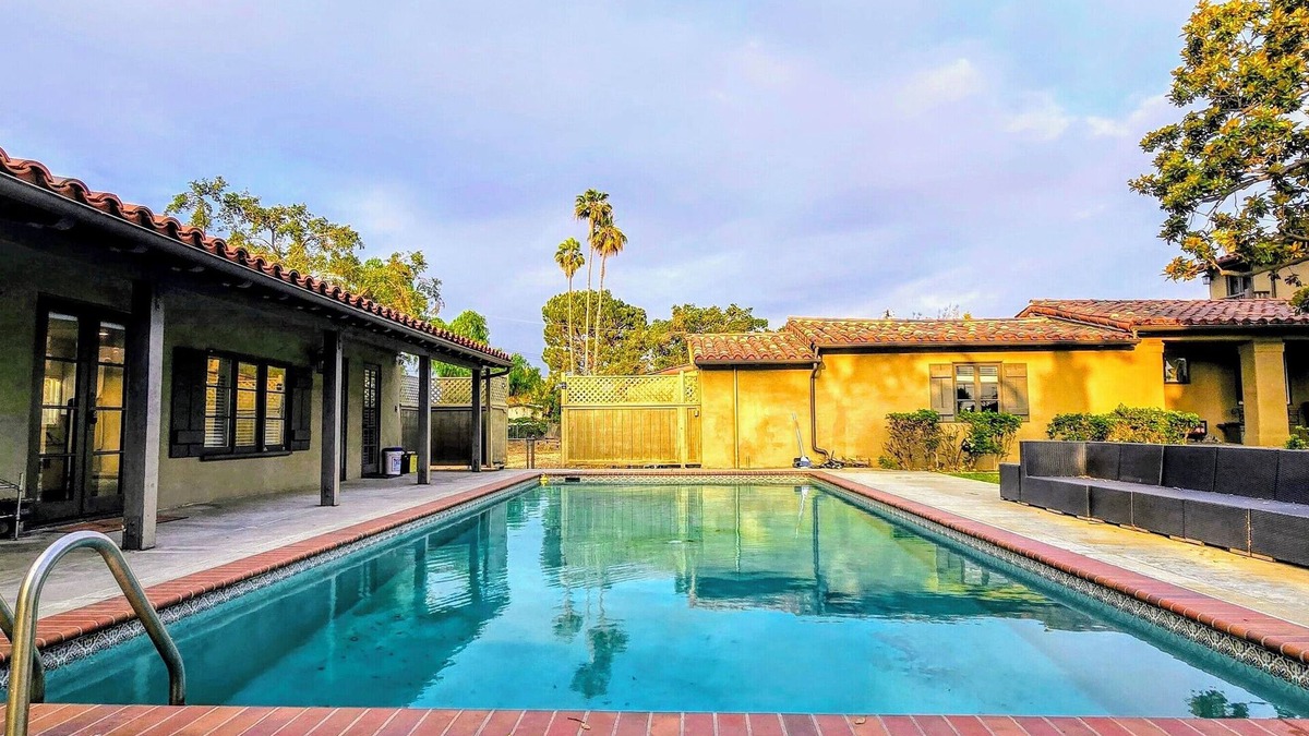 West Covina House | Beautiful Pool House w/Swimming Pool & Parkings