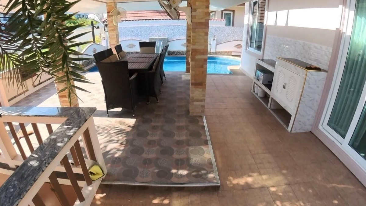 Bang Sare House | Beautiful pool villa 200 meters from the beach and the beach promenade 4 bedrooms