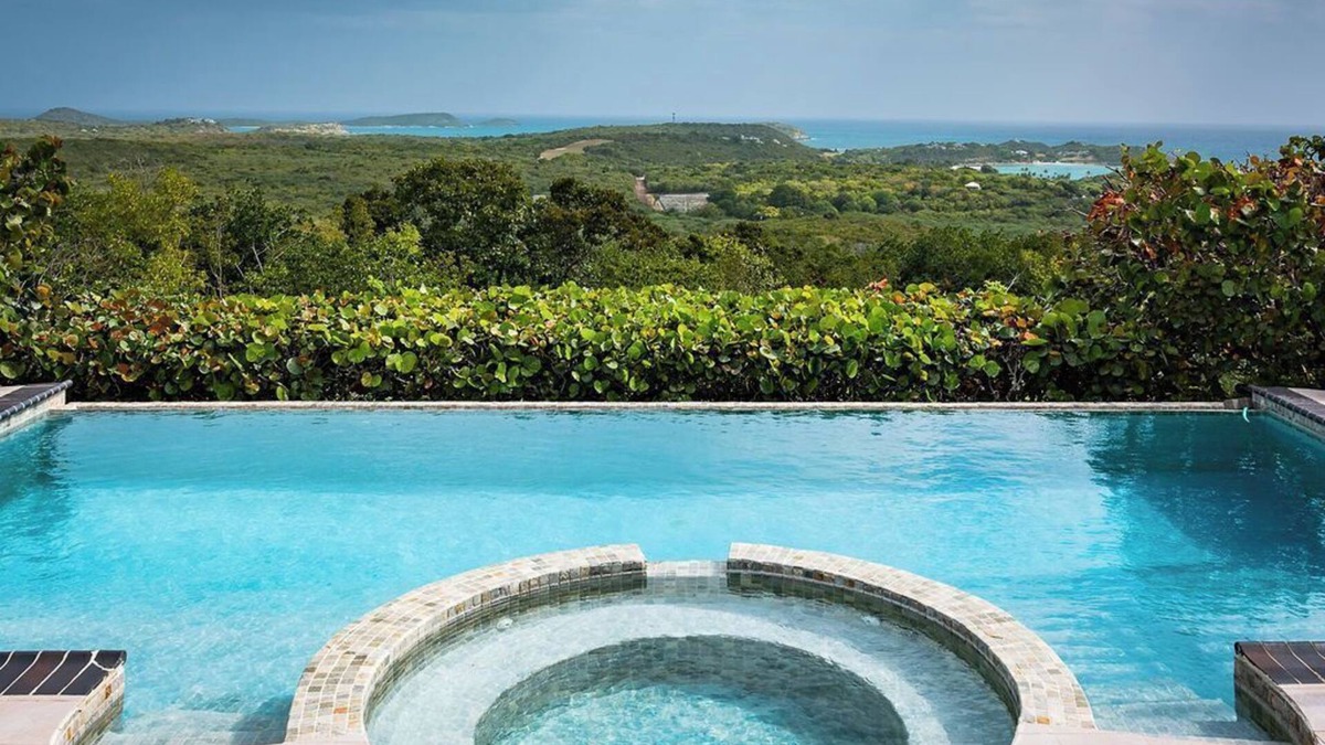 Half Moon Bay House | Beautiful Poolside Bungalow with Incredible Views. 5 mins to the beach!