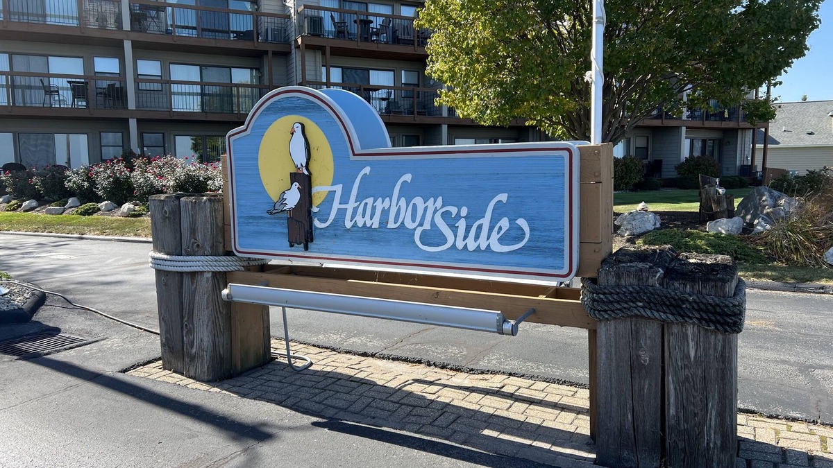 Port Clinton Condo | Beautiful Port Clinton Condo with Lake View! Short Walk to the Jet Express!
