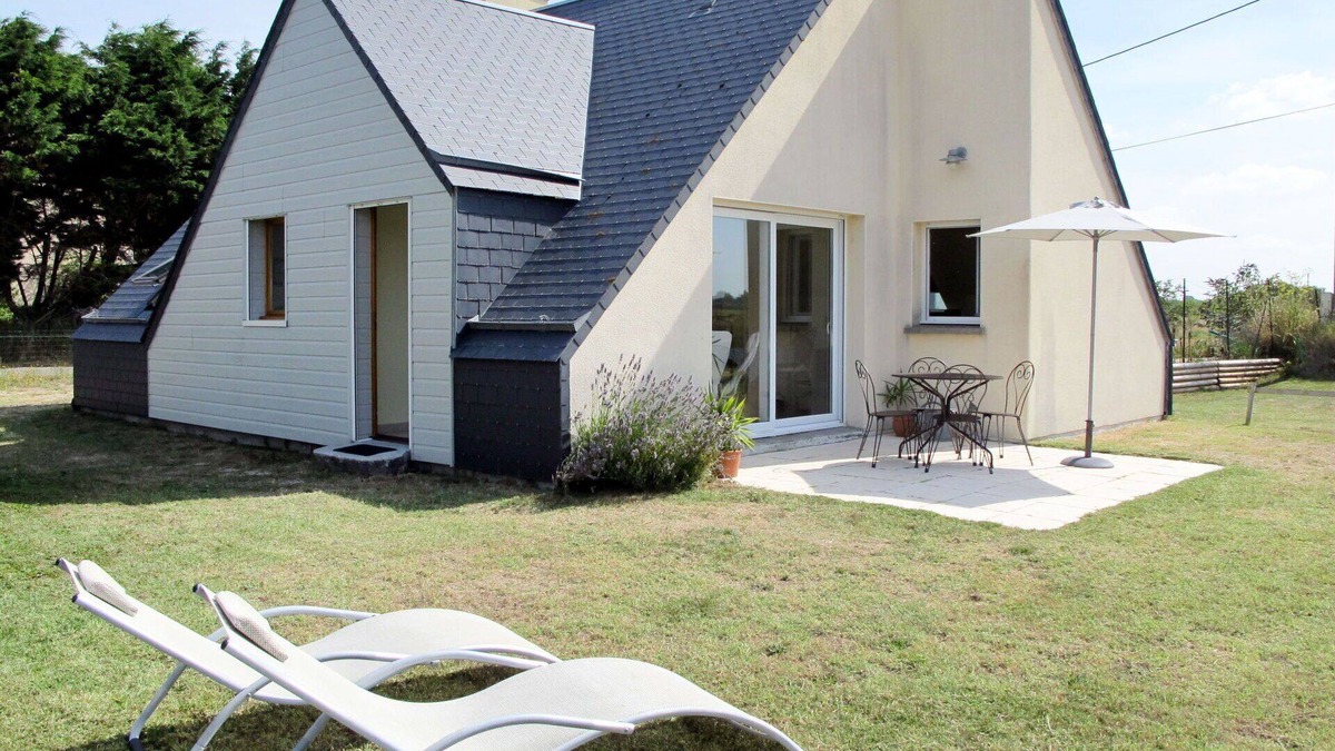 Anneville-sur-Mer House | Beautiful private villa for 4 guests with TV, terrace, pets allowed and parking