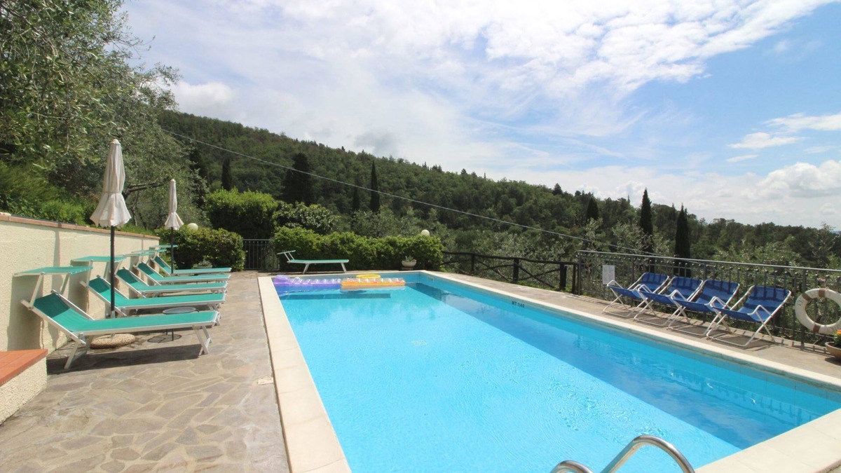 Loro Ciuffenna Villa | Beautiful private villa with private pool, WIFI, TV, pets allowed and parking, close to Arezzo