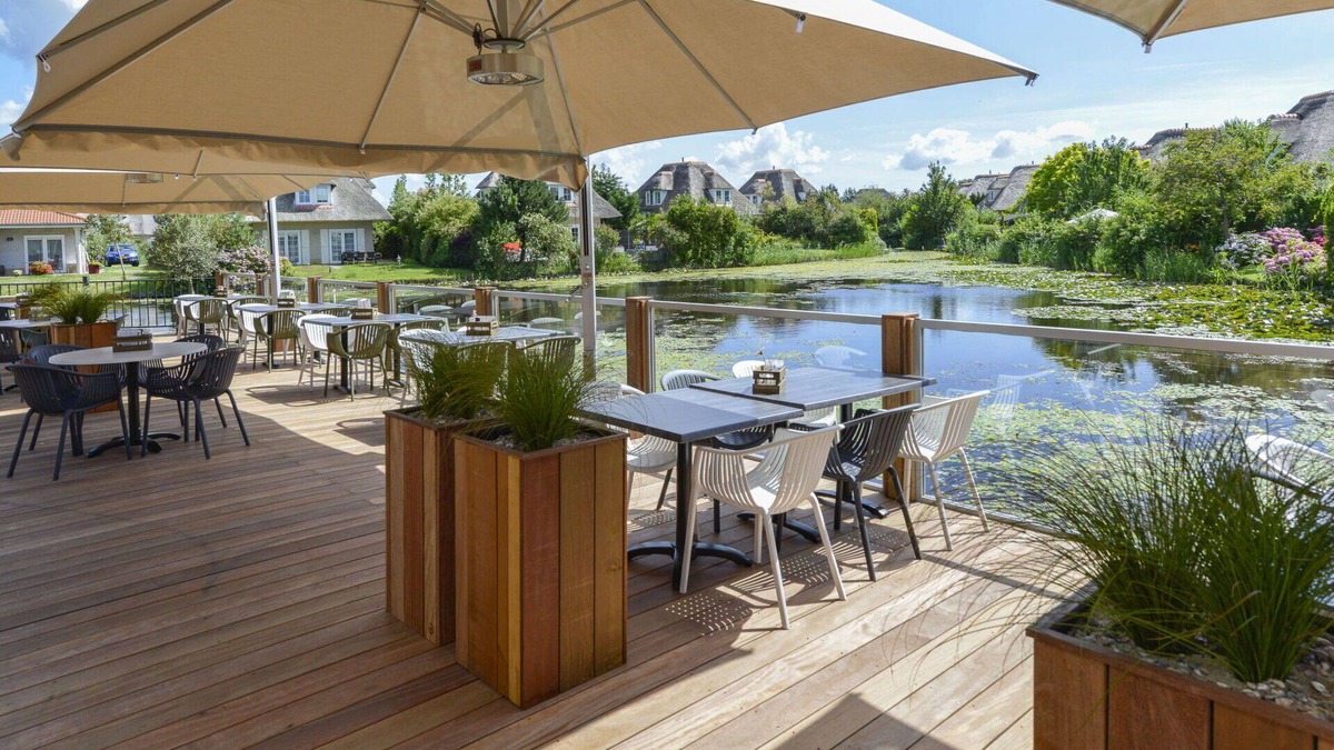 Municipality of Hellevoetsluis House | Beautiful private villa for 4 guests with pool, WIFI, TV, terrace and parking