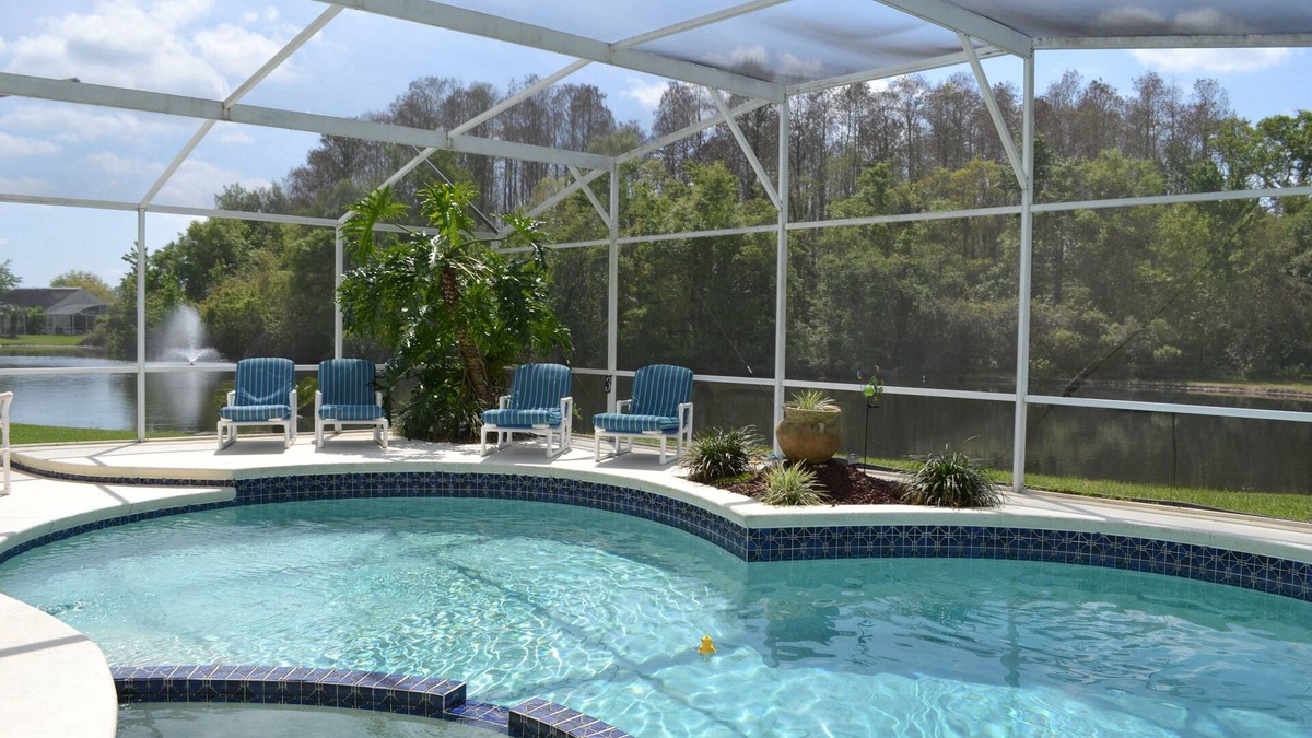 Chatham Park Villa | Beautiful private 3 bed villa with spa and amazing south facing lake view