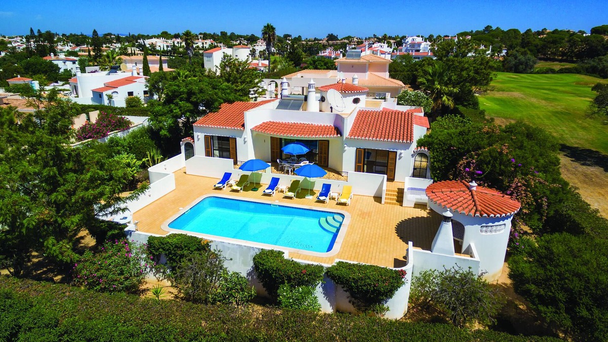 Carvoeiro Villa | Beautiful private enclosed villa with AC & heated pool overlooking golf course