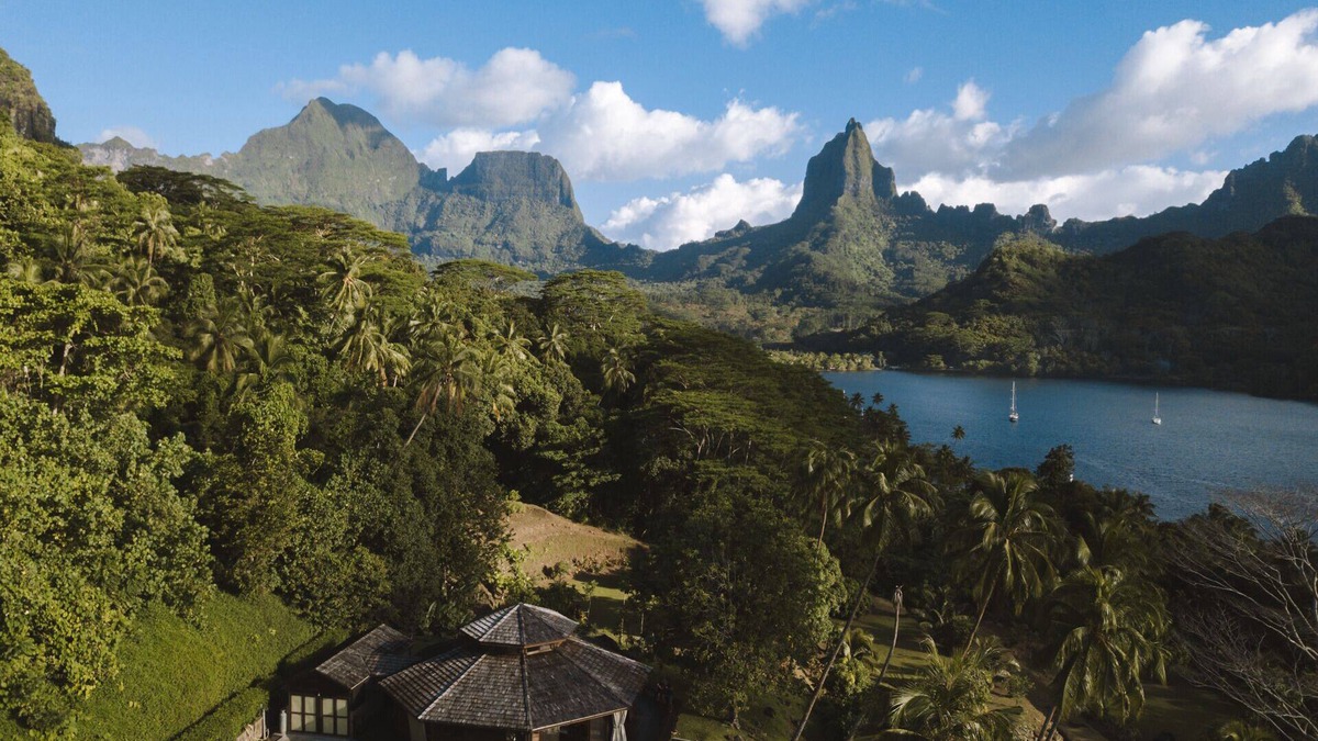 Pihaena House | Beautiful Private Home with Stunning Views of Opunohu Bay