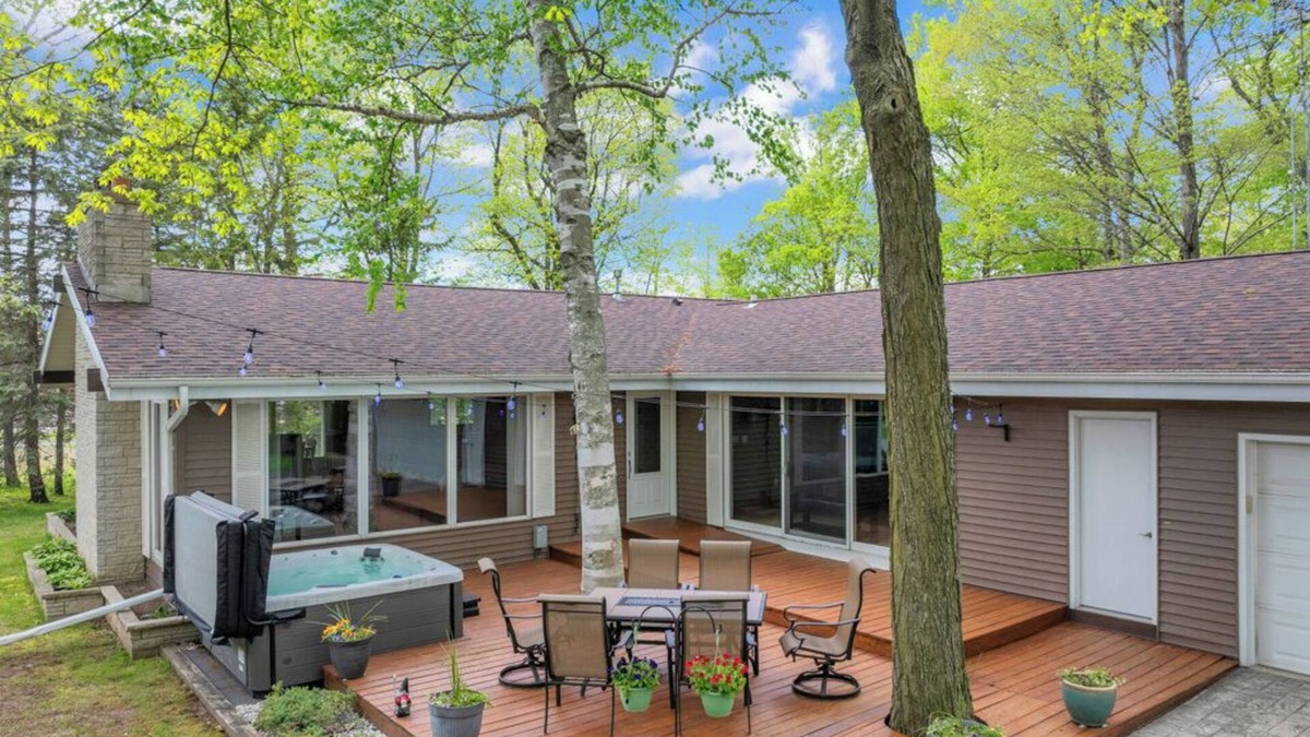 Plymouth House | Beautiful private home hidden in the woods. Can sleep 11 guests