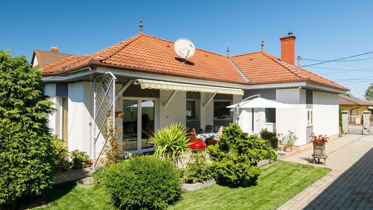 Balatonlelle House | Beautiful private villa for 5 people with WIFI, TV, terrace and parking
