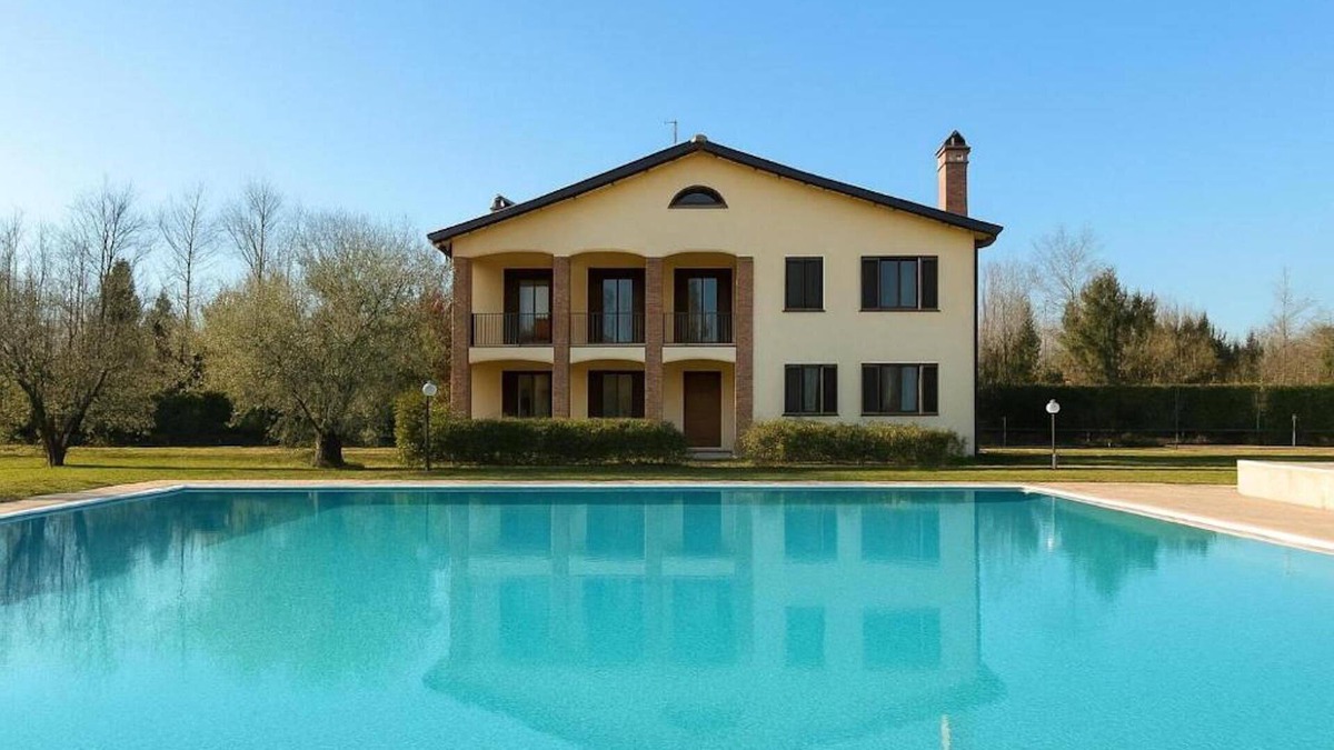 Lamporecchio Villa | Beautiful private villa with hot tub, private pool, WIFI, TV, terrace and panoramic view