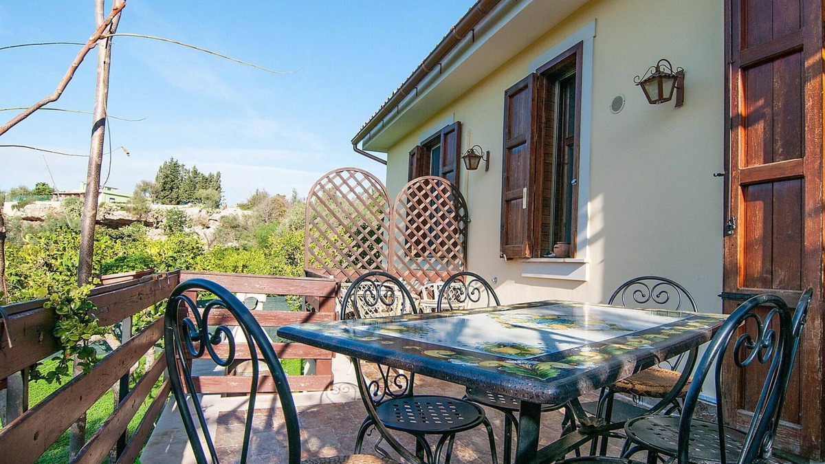 Noto Marina House | Beautiful private villa for 6 people with A/C, WIFI, TV, terrace, pets allowed and parking