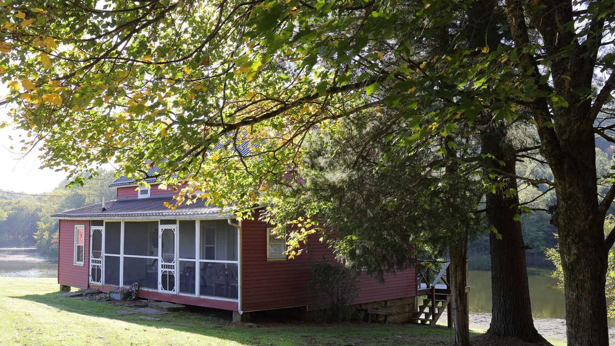 Freeport Cottage | Beautiful Private Lakefront Cottage with Hot tub