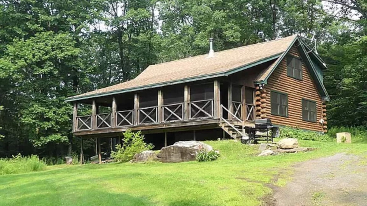 Townshend House | Beautiful, private log cabin with huge, relaxing screened porch