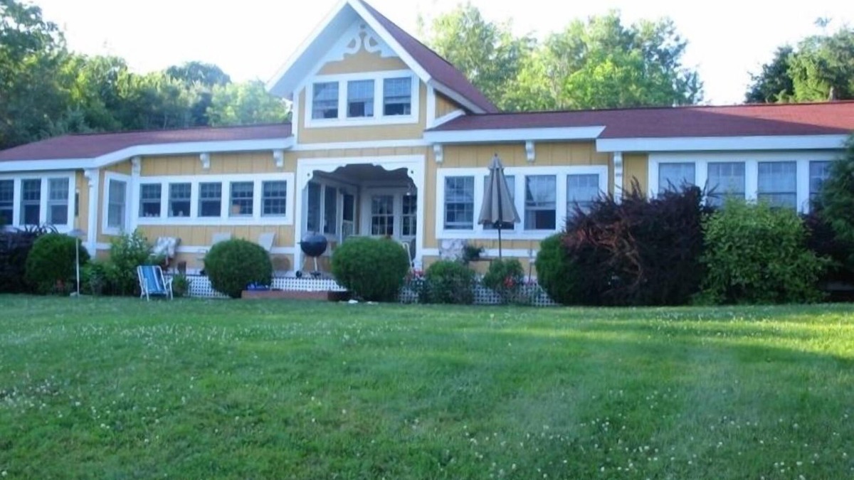 Searsport Cottage | Beautiful, Private Oceanfront Cottage on Penobscot Bay