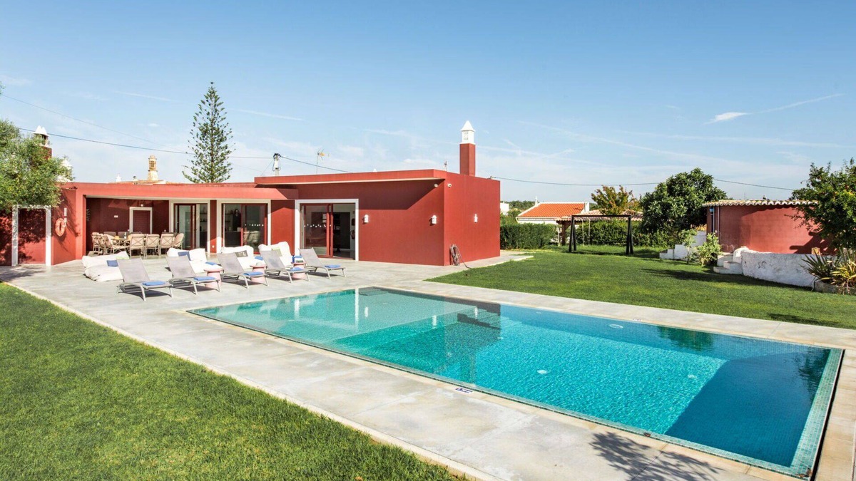 Pata de Cima Villa | Beautiful private villa for 14 people with A/C, WIFI, private pool, TV, patio and parking