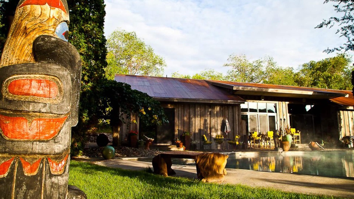 Buhl House | Beautiful Private Riverfront Geothermal Hot Springs Home