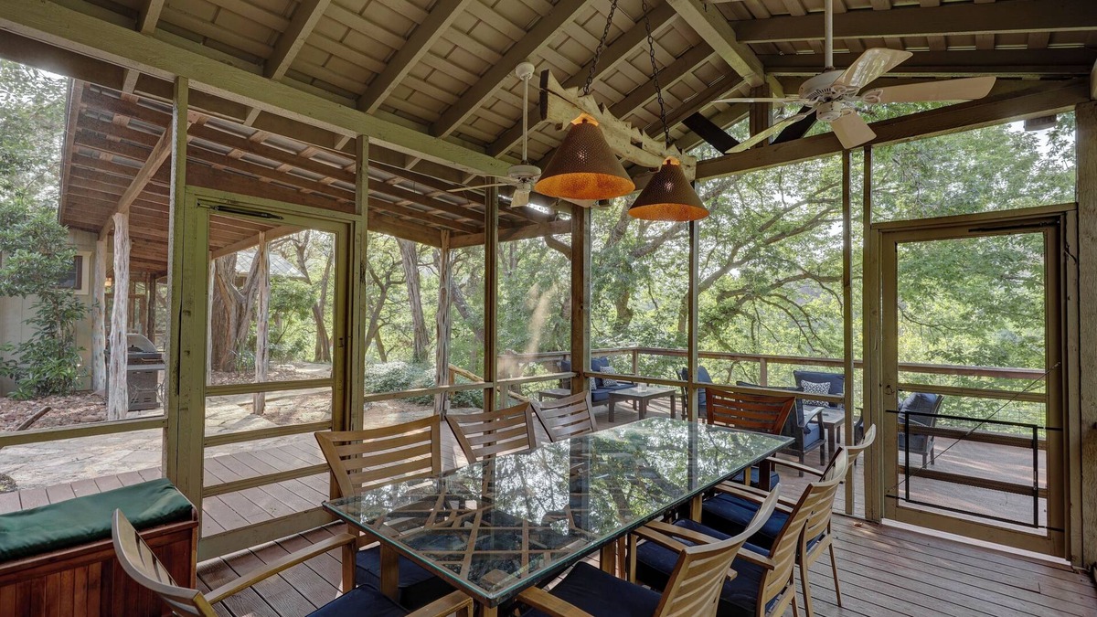 Hunt House | Beautiful & Private Riverfront, TOAD HALL ONE!