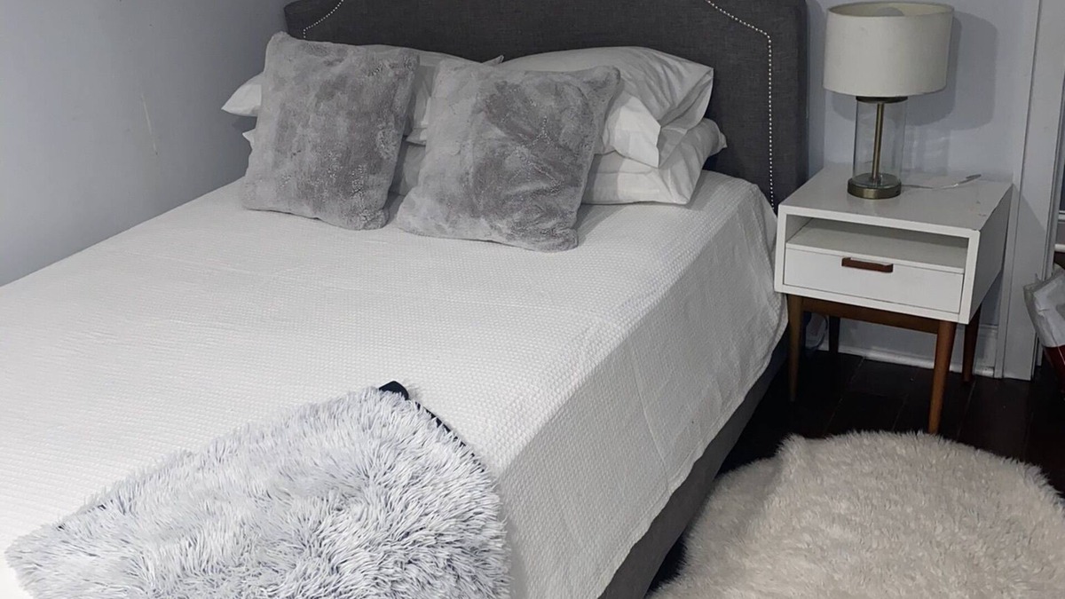 Lawrence Apartment | Beautiful private studio. private entrance and parking thank you, place to work,