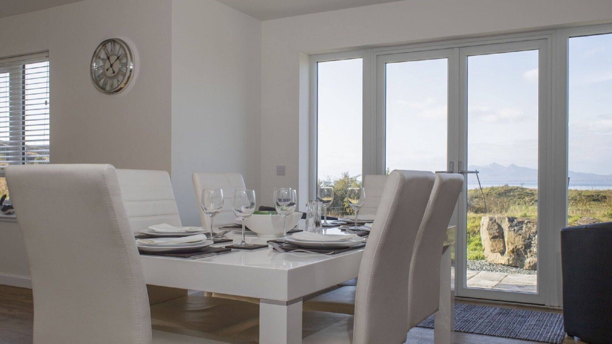 Tarskavaig House | Beautiful private villa for 6 guests with WIFI, TV, pets allowed, panoramic view and parking