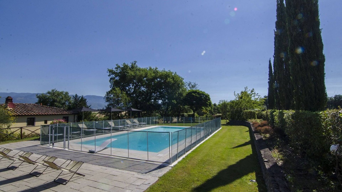 Terranuova Bracciolini Villa | Beautiful private villa with WIFI, A/C, hot tub, private pool, TV, pets allowed and panoramic view