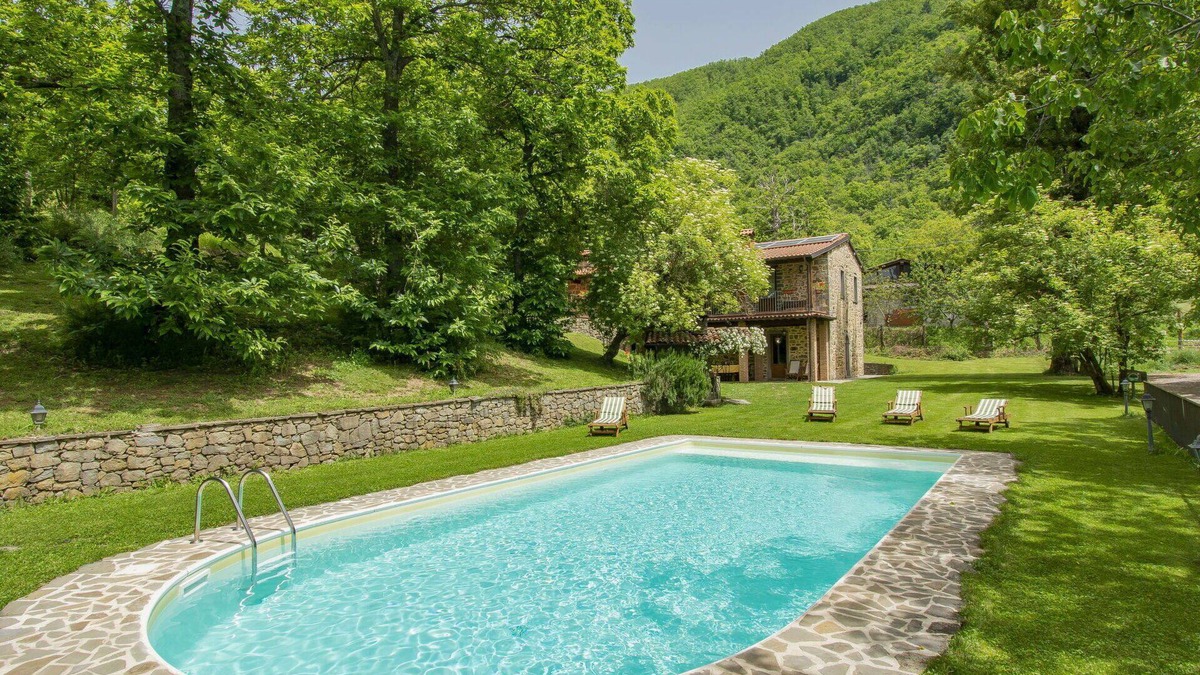 San Romano in Garfagnana Villa | Beautiful private villa for 10 people with private pool, WIFI, TV, terrace, pets allowed and par.