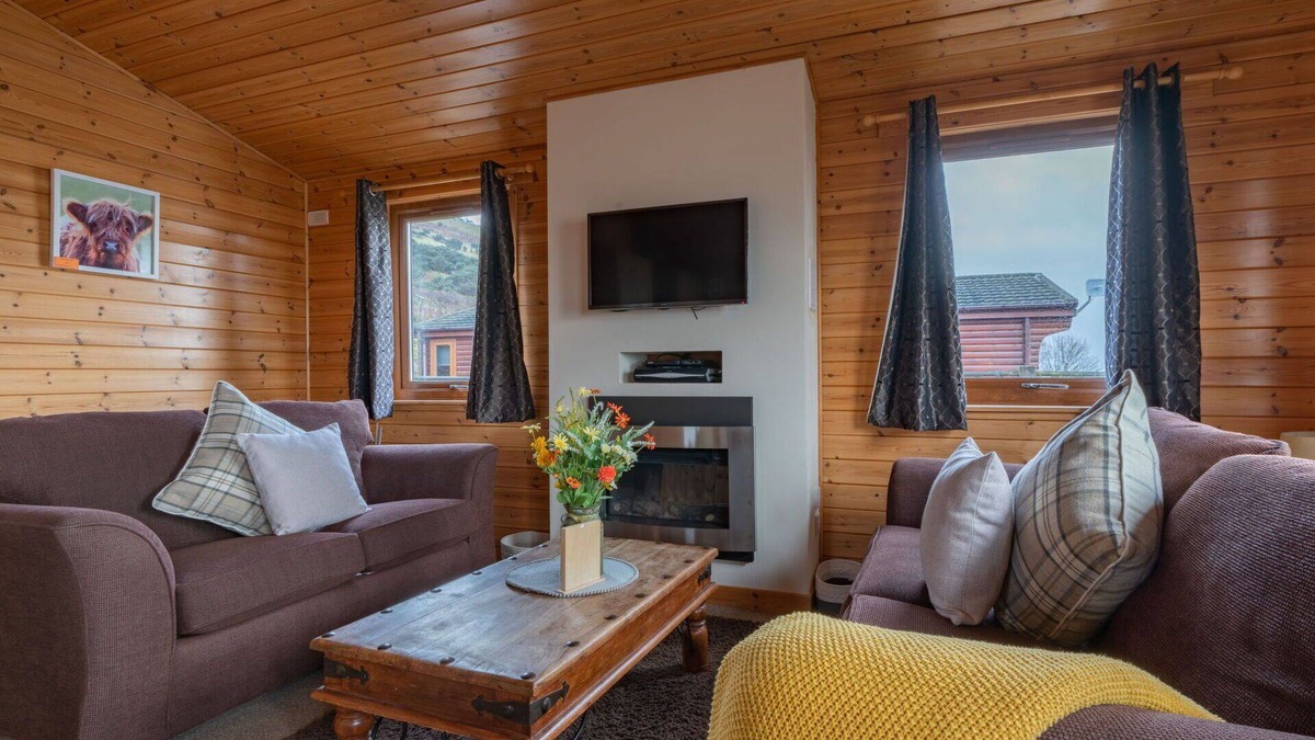 Kinross House | Beautiful private villa for 6 guests with WIFI, TV, balcony, pets allowed and parking