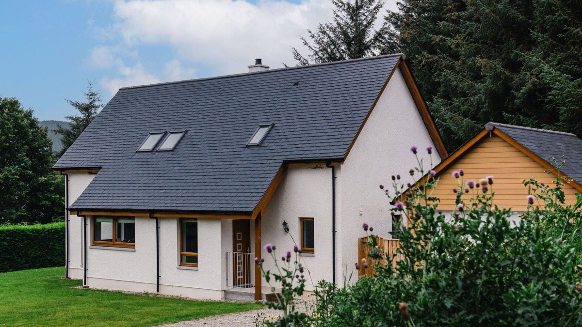 Drumnadrochit Villa | Beautiful private villa for 8 guests with WIFI, TV, pets allowed, panoramic view and parking