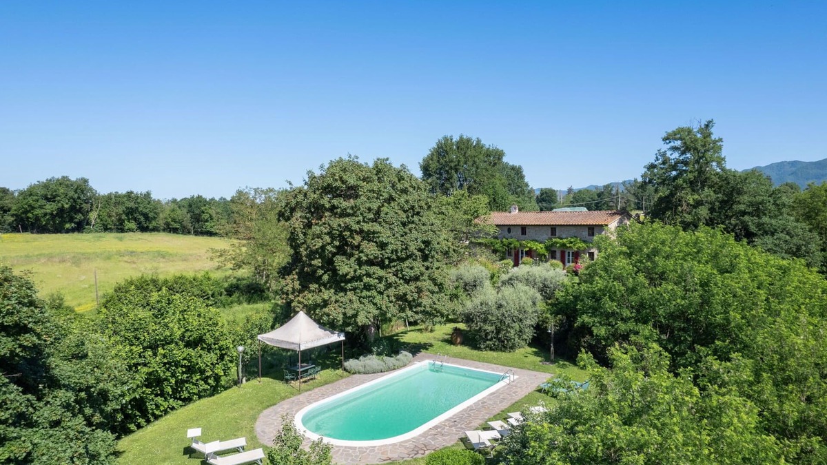 Vicchio Villa | Beautiful private villa with private pool, WIFI, TV, patio, pets allowed, panoramic view and par.