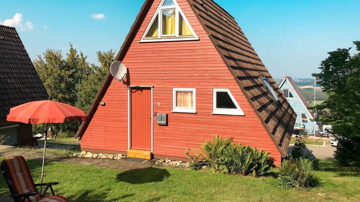 Wilhelmsdorf House | Beautiful private villa for 5 people with WIFI, TV, patio, pets allowed and parking