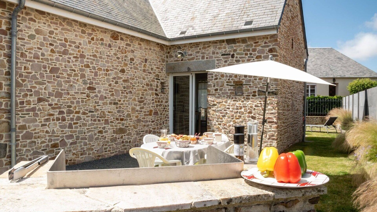 Creances House | Beautiful private villa for 4 guests with WIFI, TV, pets allowed and parking