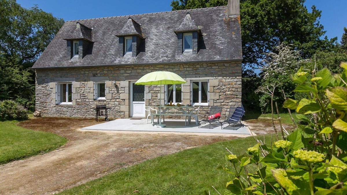 Sizun Villa | Beautiful private villa for 5 guests with WIFI, TV, pets allowed and parking