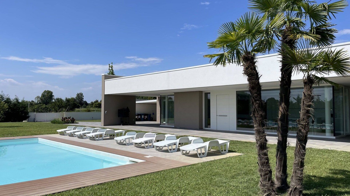 Trambacche di Veggiano Villa | Beautiful private villa with WIFI, private pool, A/C, veranda and parking, close to Padua